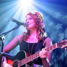 Artist/Performer (Belle Rousse )