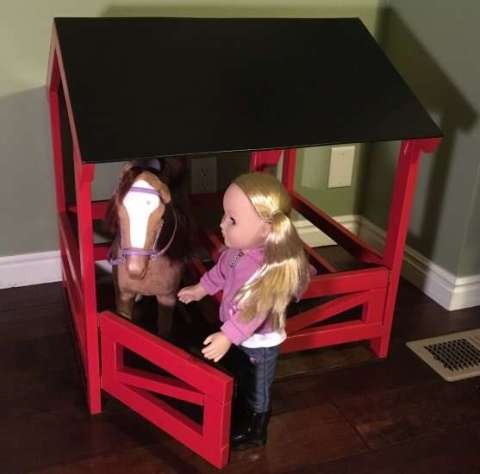 18 Doll Horse Stable