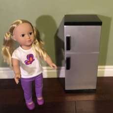 18 Doll Kitchen Refridgerator