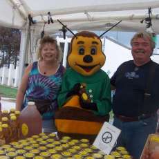 Bill & Teri with bee at show