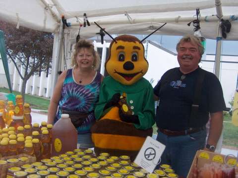 Bill & Teri with bee at show