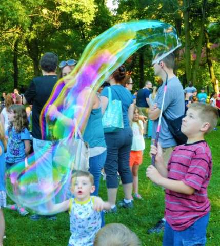 Kids Make Bubbles.