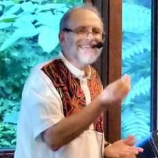 Jon Sundell Telling Nasrudin Hojas' Hungry Coat