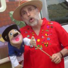 Jon Sundell With Puppet at Forsyth County Pub Lib Hispanic Bookmobile