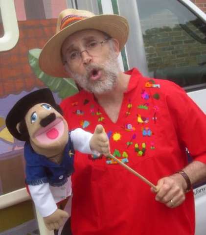 Jon Sundell With Puppet at Forsyth County Pub Lib Hispanic Bookmobile