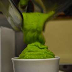 Island Green Smoothie Pour