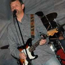 Lead Vocals / Rhythm Guitars