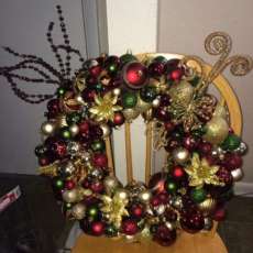 Dark Red Green and Gold Wreath