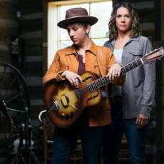 Cari Ray & the Shaky Legs