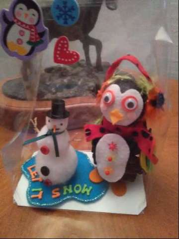 Christmas Greeting Penguin Pinecone With Snowman