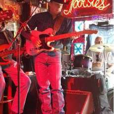 Performing at World Famous Tootsies in Nashville