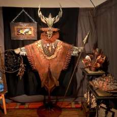 Proteger de Reves & Metal Sculpture