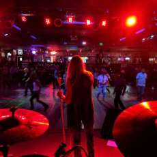 Cutting Rhythm Performing at Brandin Iron