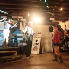 Will Engaging His Fans - Awesome - Round Bottom Girls