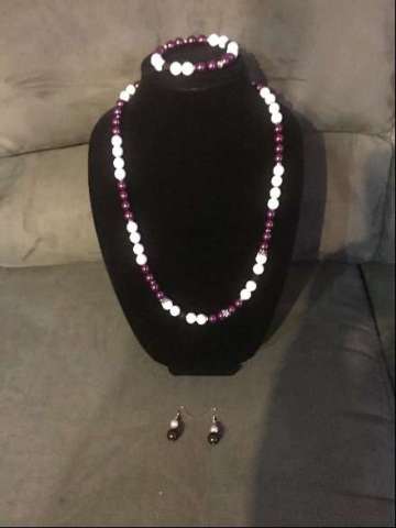 Beautiful Garnet and White Gemstone Necklace Set