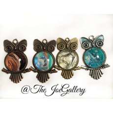 Fluid Art on 25mm Owl Brass Bezel