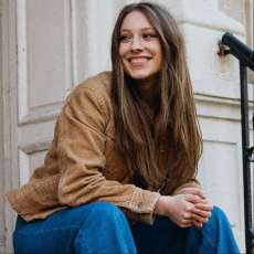 Gina Brooklyn - Stoop NYC