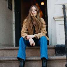 Gina Brooklyn - Nyc-Stoop