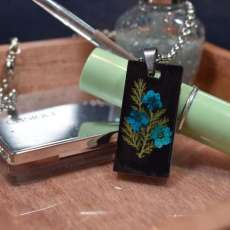 Beautiful Blue Resin and Flower Necklace