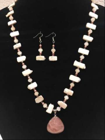 Rose Quartz With Pearl and Crystals