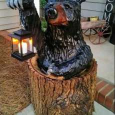 Chainsaw Carved Bear in a Stump