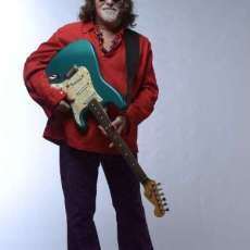 Jerry Breiner: Vocals, Keys and Guitar