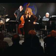 Jennifer Bruce and DejaNu