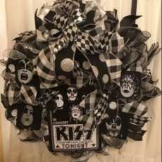 KISS Wreath (Custom Order)