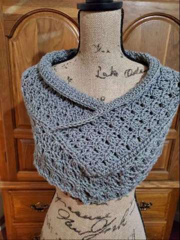 Crocheted Women's Grey Scarf