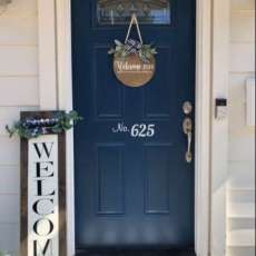 Wood Round Plus Welcome Sign