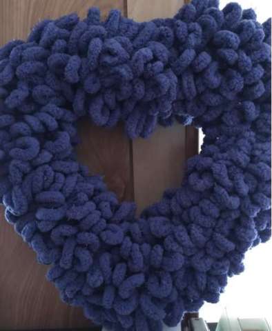 Loop Yarn Heart Wreath
