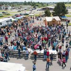 Attendees, enjoying fun in the sun after Ice Carving Competition!