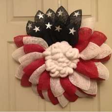 Patriotic Burlap and Yarn Wreath