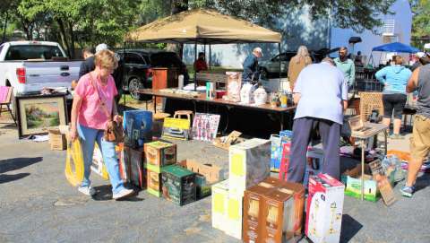 Mount Vernon Flea Market Arts & Crafts Fair - December