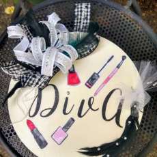 Wooden Diva Hanging Plaque