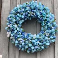 Waves of Blue 24” Tulip Wreath