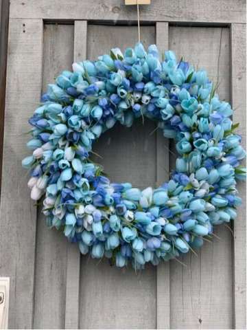 Waves of Blue 24” Tulip Wreath