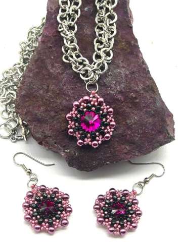 Chained to Fushia Necklace and Earring Set