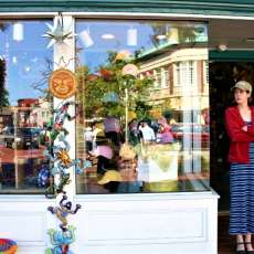 Awaiting Shoppers, Annapolis, Maryland