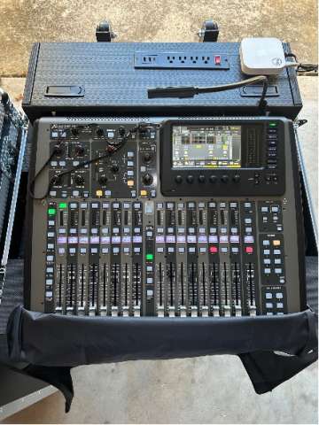 Behringer X32 Compact