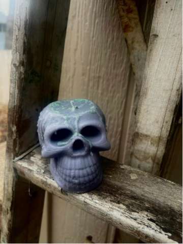 Melting Skull Candle