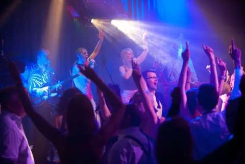 Hiring a band through Entertainers Worldwide