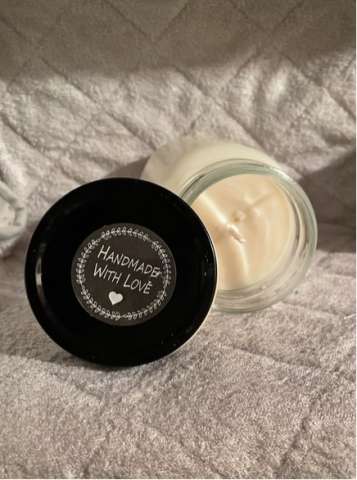 Inside of An 8oz Candle