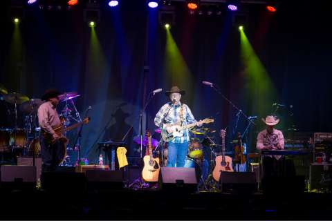 Steel Skarecrow in Concert With Tracy Lawrence