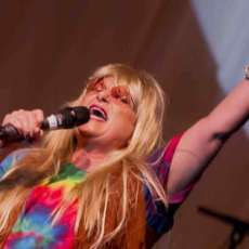 Beverly AS Janis Joplin