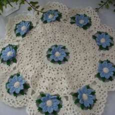 Daisy blue doily