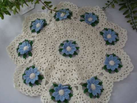 Daisy blue doily