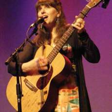 Vickie Russell performing at the Hurdy Gurdy Folk Club