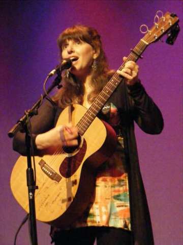 Vickie Russell performing at the Hurdy Gurdy Folk Club