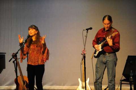 Vickie Russell and Dave Peters at the Hurdy Gurdy Folk Club